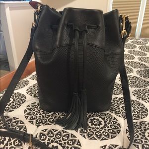 Gigi New York Jennifer Bucket Bag